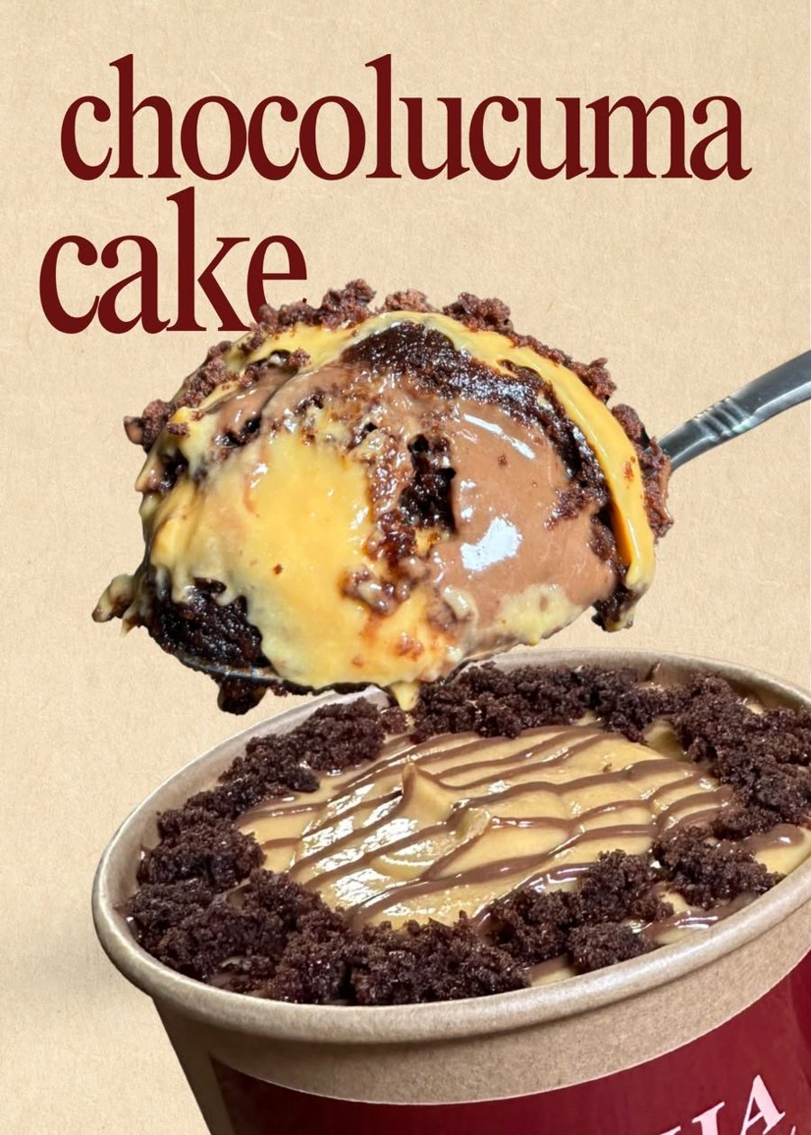 Chocolúcuma cake with lúcuma cream on a spoon